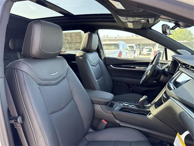 new 2025 Cadillac XT5 car, priced at $57,490