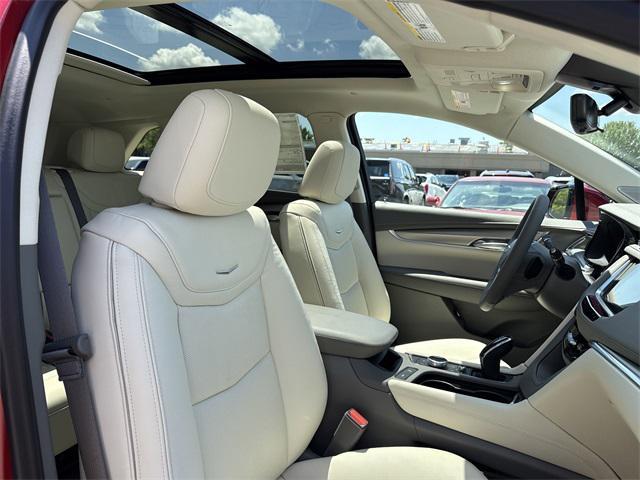 new 2025 Cadillac XT5 car, priced at $58,620