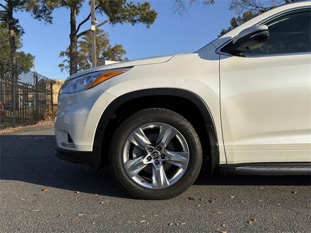 used 2016 Toyota Highlander car, priced at $22,700