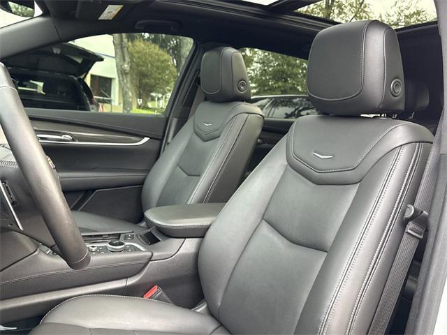 used 2022 Cadillac XT5 car, priced at $29,800