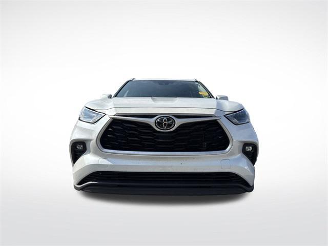 used 2022 Toyota Highlander car, priced at $26,700