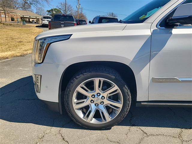 used 2018 Cadillac Escalade ESV car, priced at $28,700