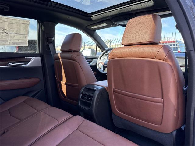 new 2025 Cadillac XT5 car, priced at $55,660
