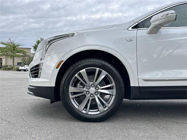 new 2025 Cadillac XT5 car, priced at $53,215