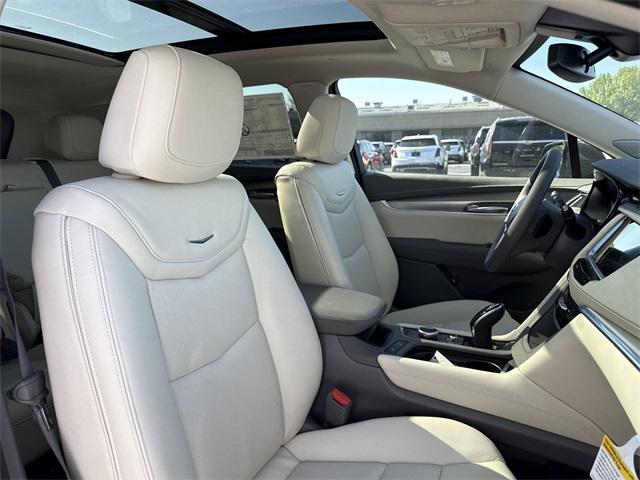 new 2025 Cadillac XT5 car, priced at $54,215