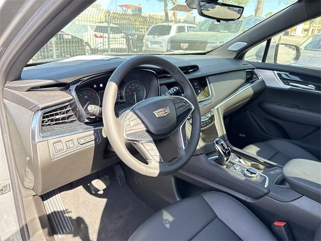 new 2025 Cadillac XT5 car, priced at $54,187