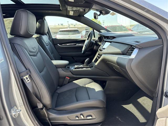 new 2025 Cadillac XT5 car, priced at $54,187