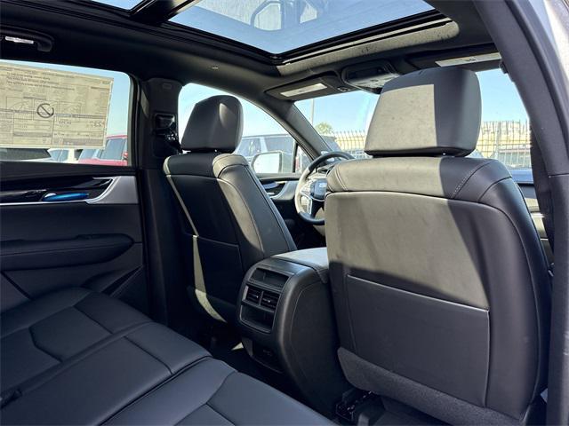 new 2025 Cadillac XT5 car, priced at $54,187