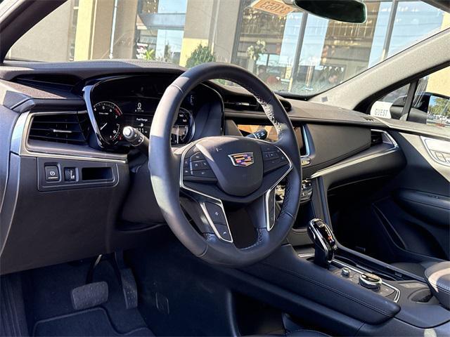 new 2025 Cadillac XT5 car, priced at $46,415