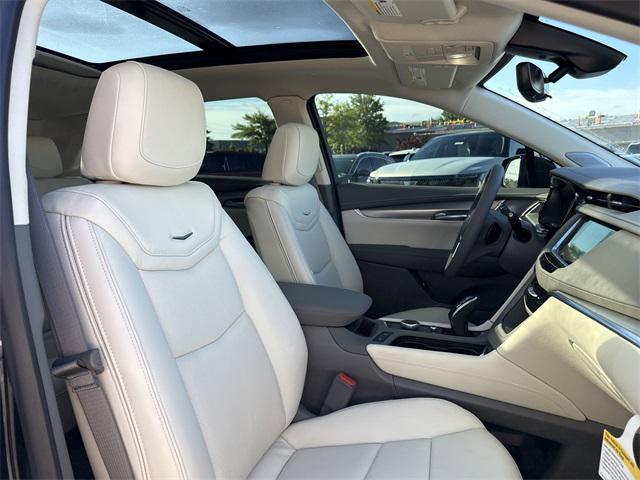 new 2025 Cadillac XT5 car, priced at $54,890