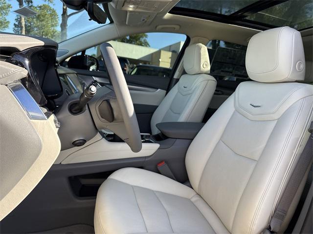 new 2025 Cadillac XT5 car, priced at $54,890