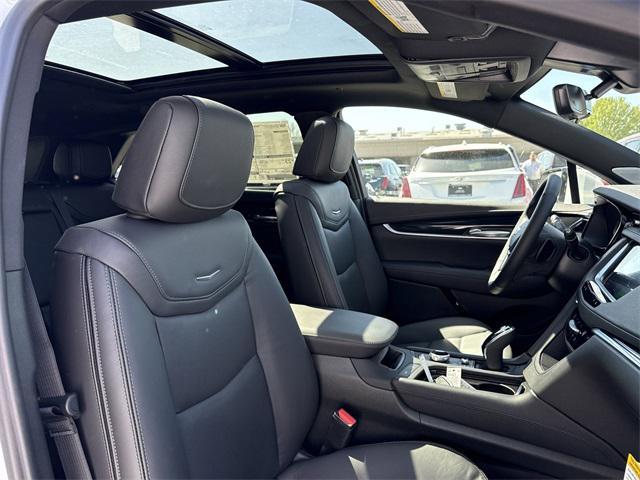 new 2025 Cadillac XT5 car, priced at $57,490