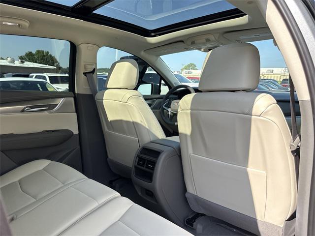 new 2025 Cadillac XT5 car, priced at $55,680