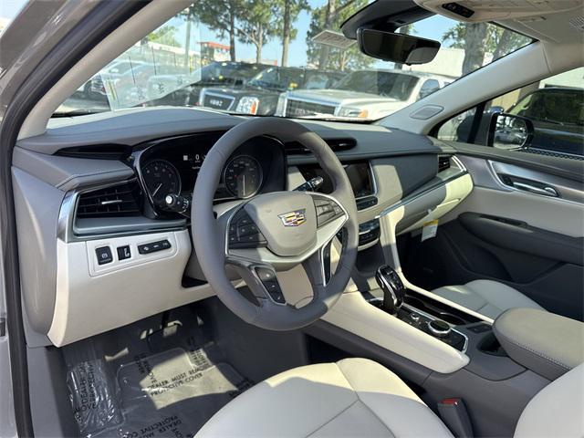 new 2025 Cadillac XT5 car, priced at $55,680