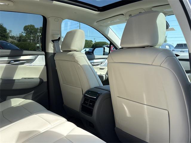 new 2025 Cadillac XT5 car, priced at $58,670