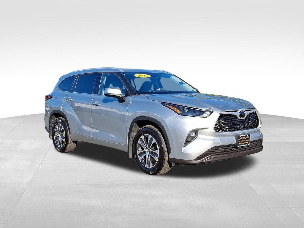 used 2022 Toyota Highlander car, priced at $33,977