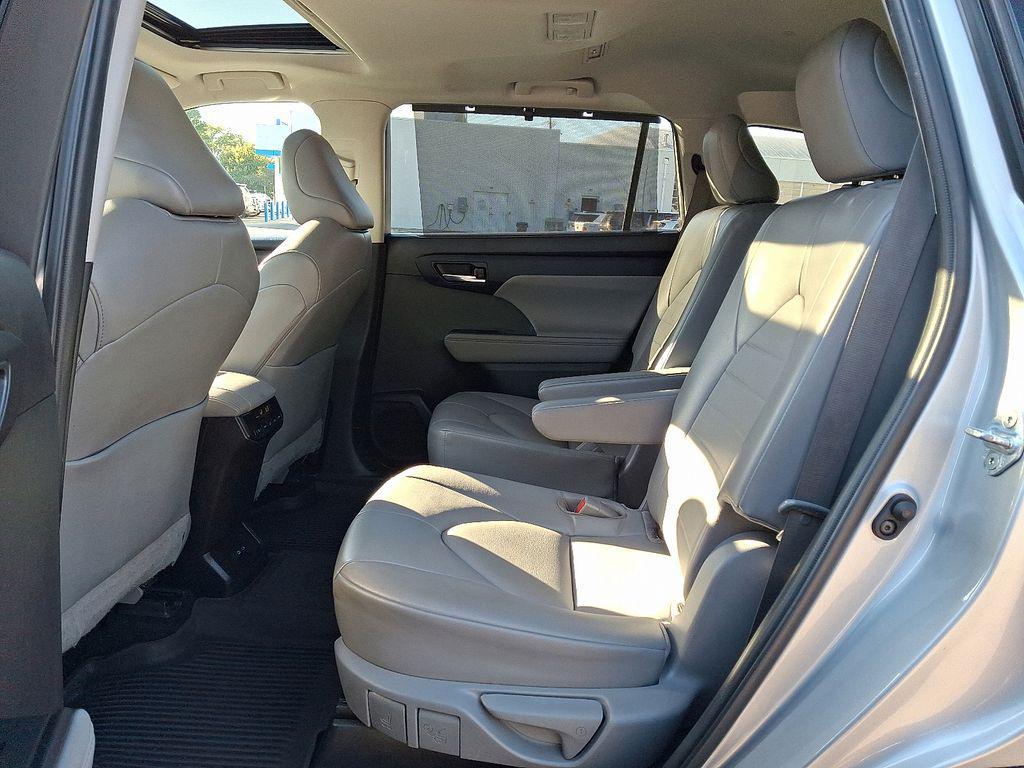 used 2022 Toyota Highlander car, priced at $33,977