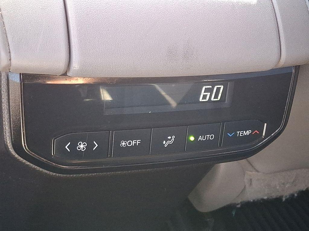 used 2022 Toyota Highlander car, priced at $33,977
