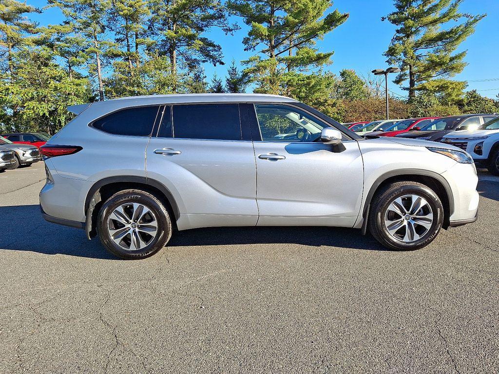 used 2022 Toyota Highlander car, priced at $33,977