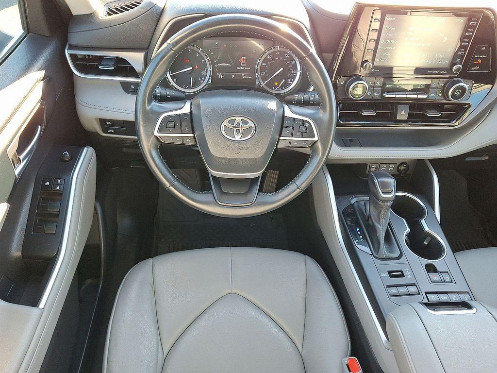 used 2022 Toyota Highlander car, priced at $33,977
