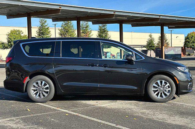 new 2023 Chrysler Pacifica Hybrid car, priced at $47,190