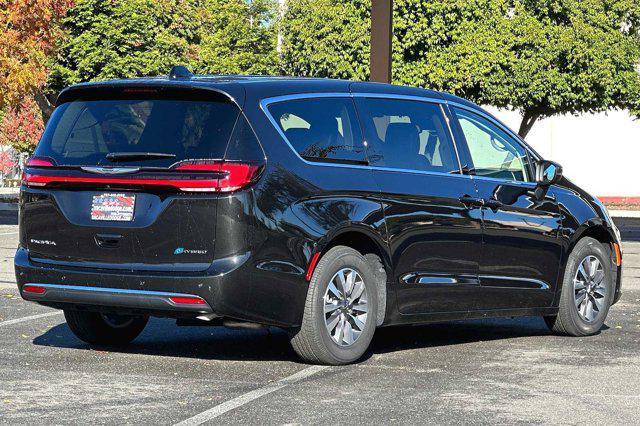 new 2023 Chrysler Pacifica Hybrid car, priced at $47,690