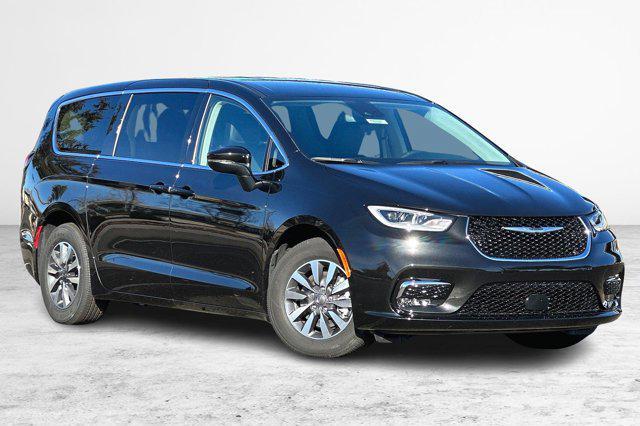 new 2023 Chrysler Pacifica Hybrid car, priced at $47,690