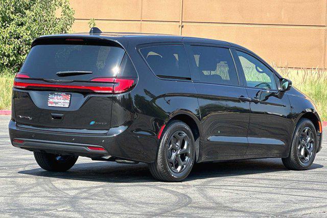 new 2023 Chrysler Pacifica Hybrid car, priced at $53,825