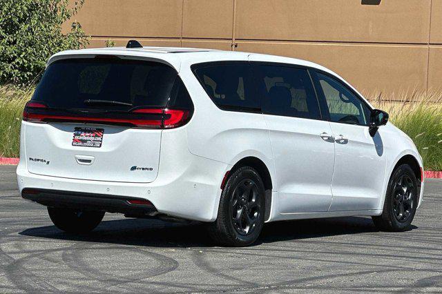 new 2023 Chrysler Pacifica Hybrid car, priced at $61,725