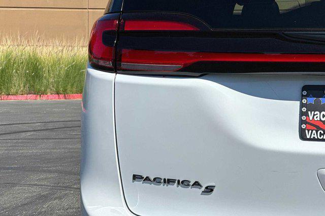 new 2023 Chrysler Pacifica Hybrid car, priced at $61,725