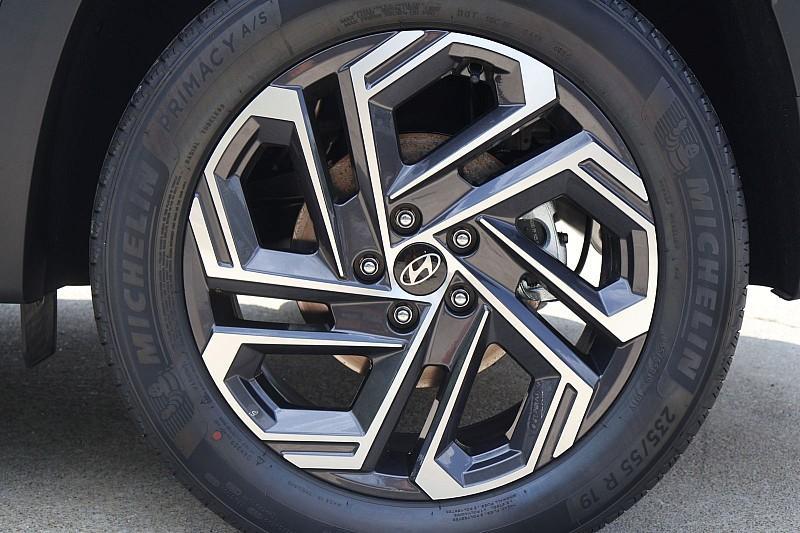 new 2025 Hyundai TUCSON Hybrid car, priced at $42,109