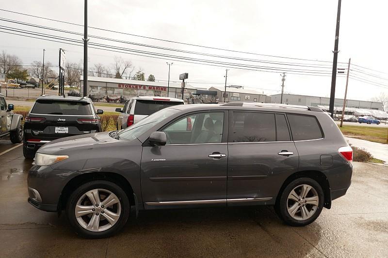 used 2013 Toyota Highlander car, priced at $14,990