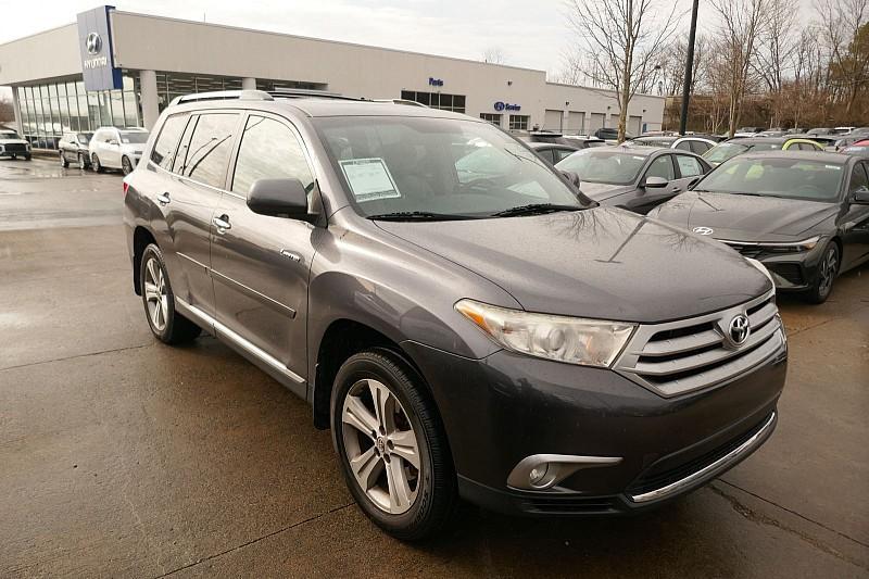 used 2013 Toyota Highlander car, priced at $14,990