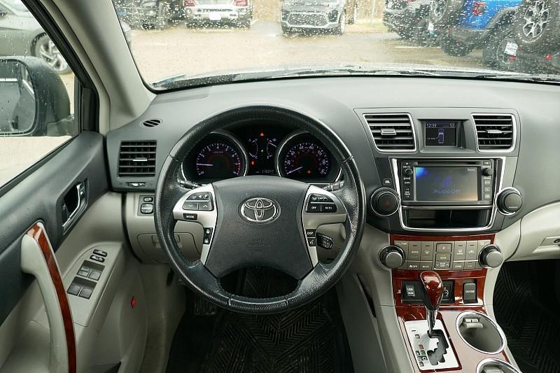 used 2013 Toyota Highlander car, priced at $14,990