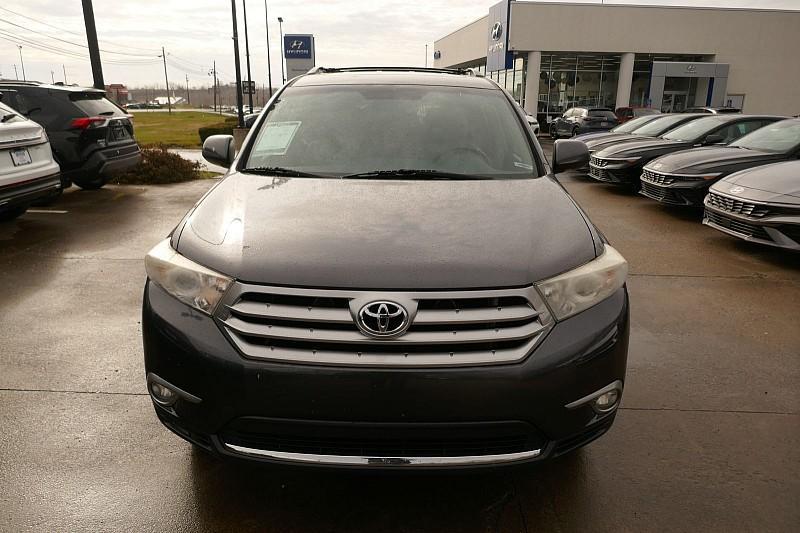 used 2013 Toyota Highlander car, priced at $14,990