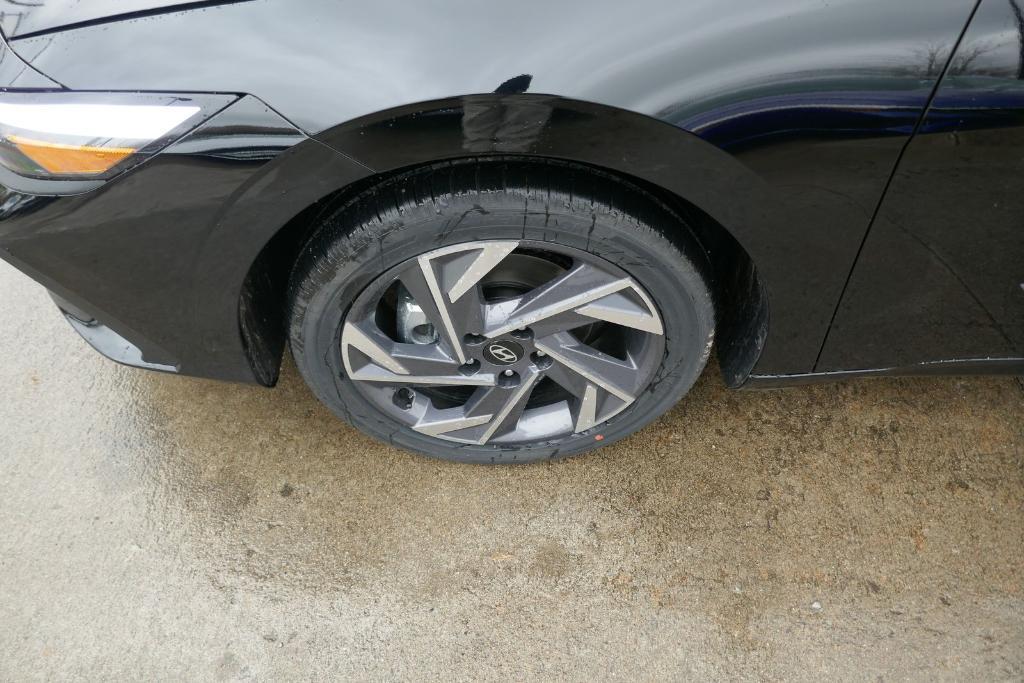 new 2025 Hyundai ELANTRA HEV car, priced at $27,878