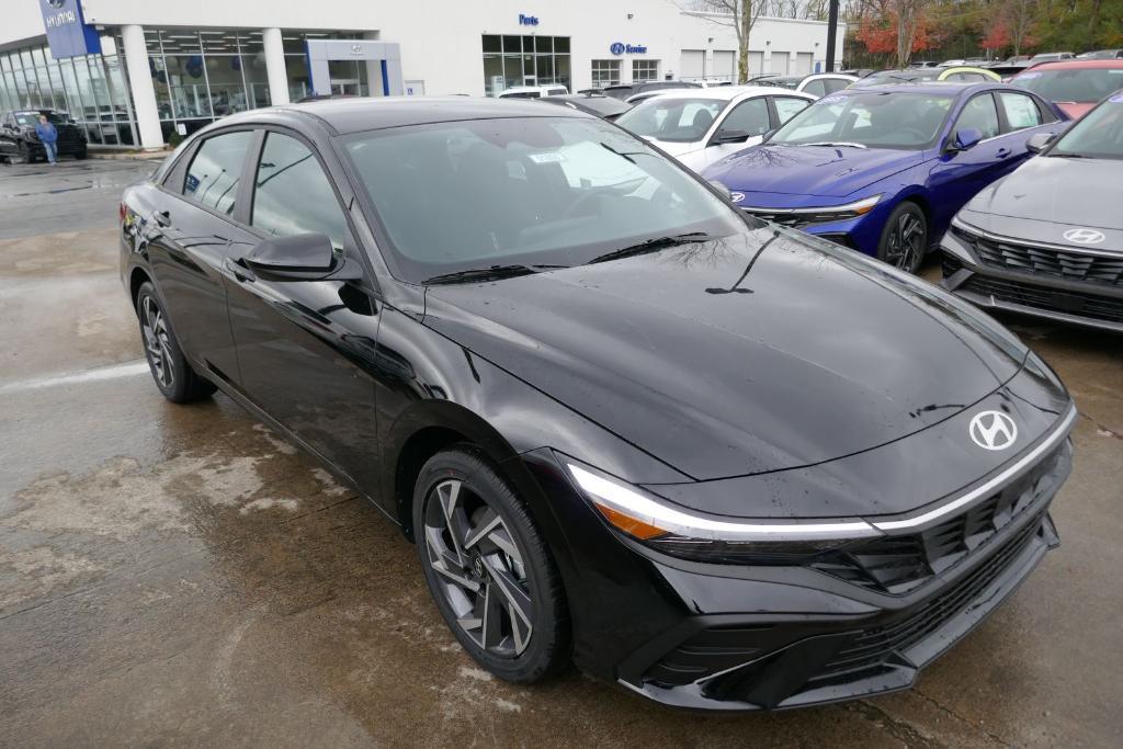 new 2025 Hyundai ELANTRA HEV car, priced at $27,878