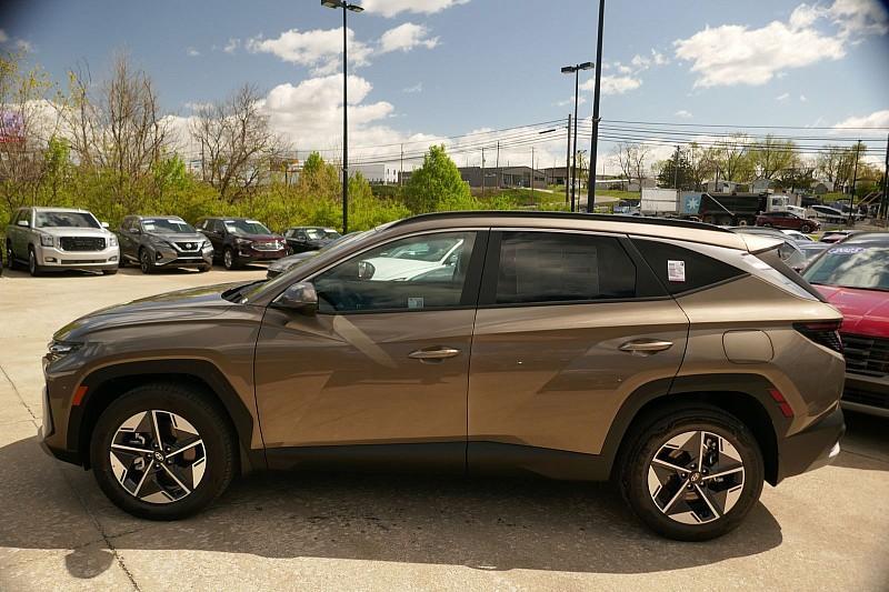 new 2025 Hyundai TUCSON Hybrid car, priced at $37,314
