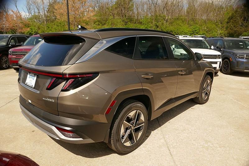 new 2025 Hyundai TUCSON Hybrid car, priced at $37,314