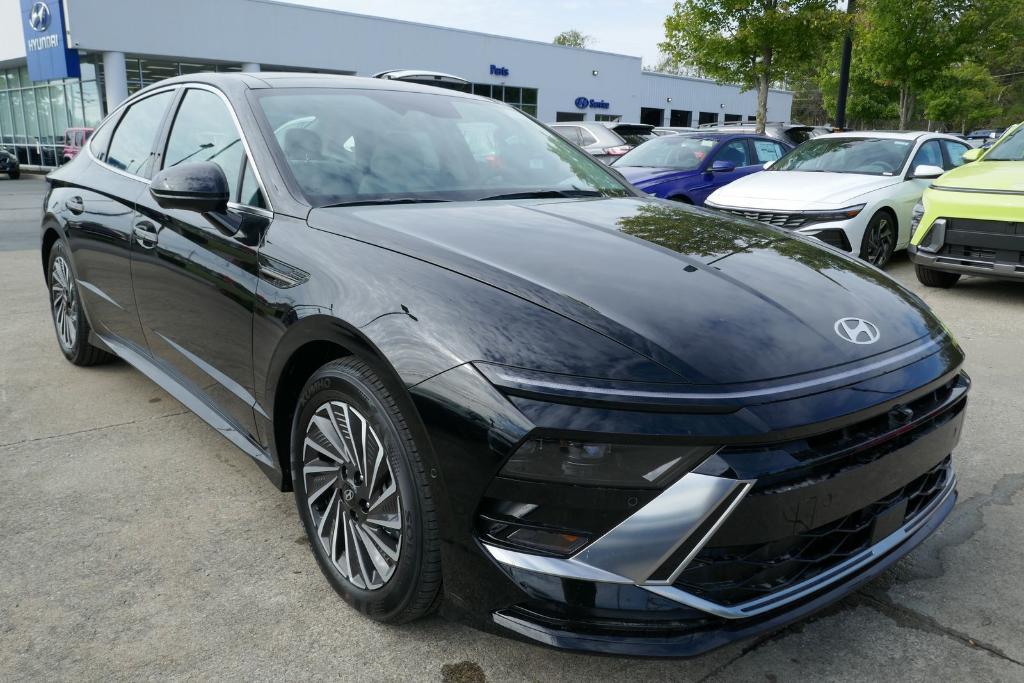 new 2025 Hyundai Sonata Hybrid car, priced at $37,764