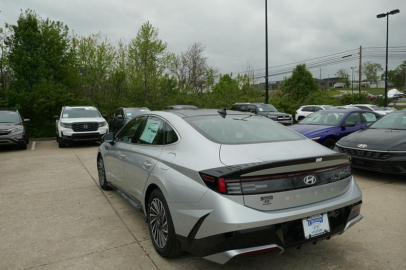 new 2025 Hyundai Sonata Hybrid car, priced at $38,418
