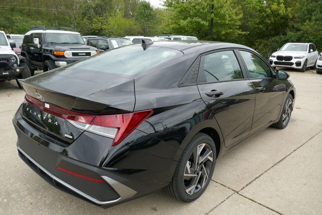 new 2025 Hyundai Elantra HEV car, priced at $27,706