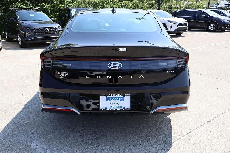 new 2025 Hyundai Sonata Hybrid car, priced at $32,048
