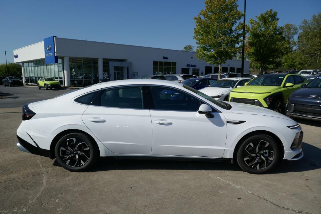 new 2024 Hyundai Sonata car, priced at $28,102