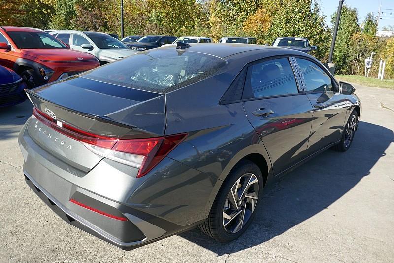 new 2025 Hyundai Elantra car, priced at $23,634