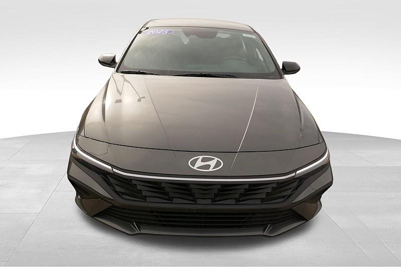 new 2025 Hyundai Elantra car, priced at $23,634