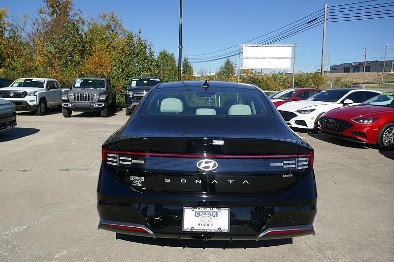 new 2025 Hyundai Sonata Hybrid car, priced at $31,529