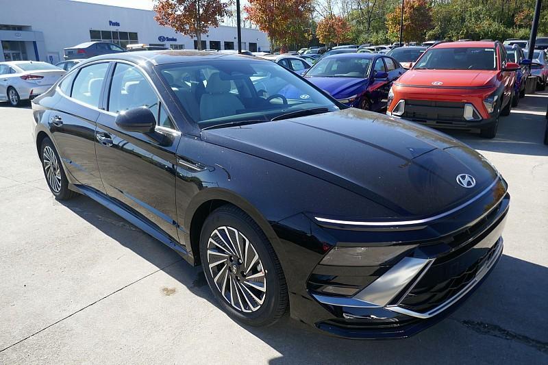 new 2025 Hyundai Sonata Hybrid car, priced at $31,529