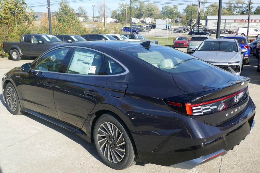 new 2025 Hyundai Sonata Hybrid car, priced at $37,573