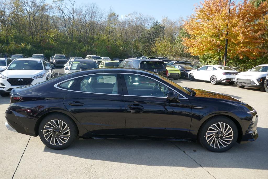 new 2025 Hyundai Sonata Hybrid car, priced at $37,573